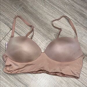 Victoria’s Secret body nude bra‎